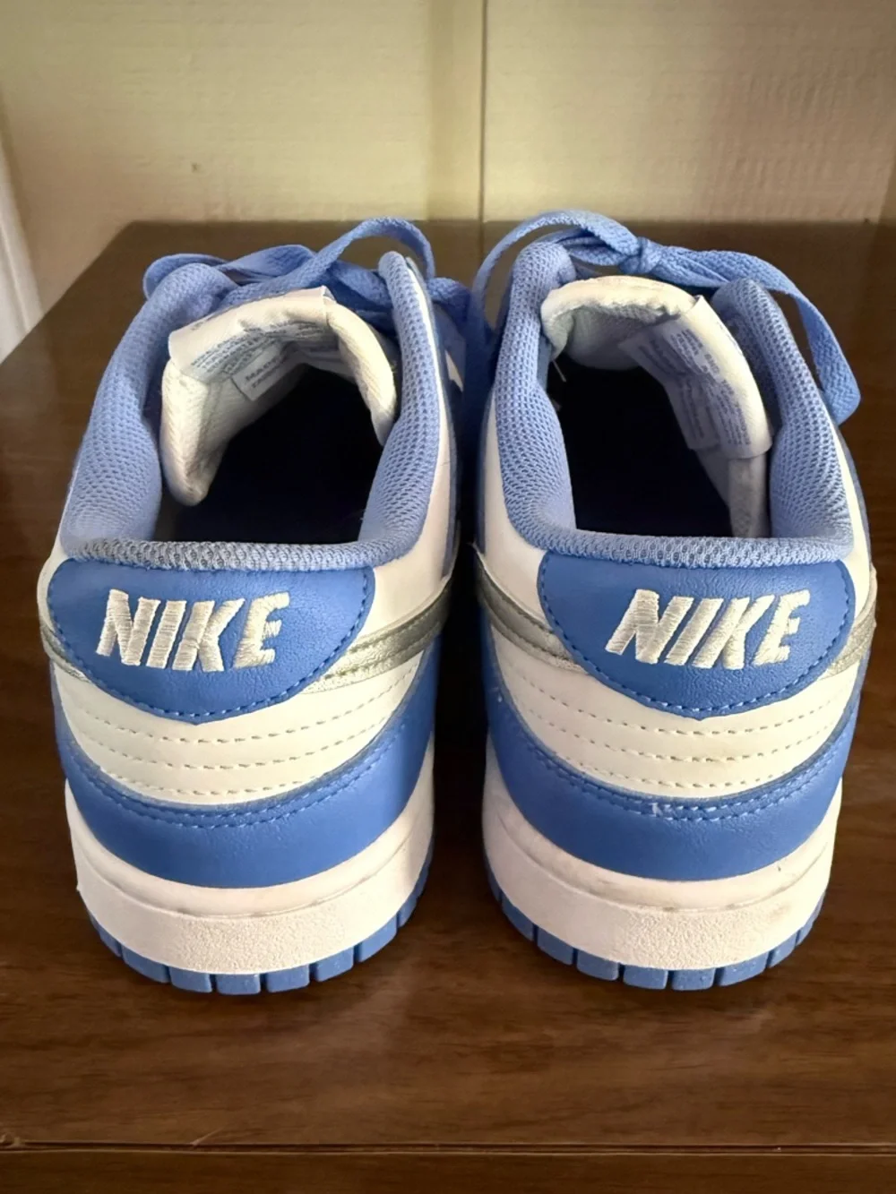 Nikes never worn - Picture 4 of 8